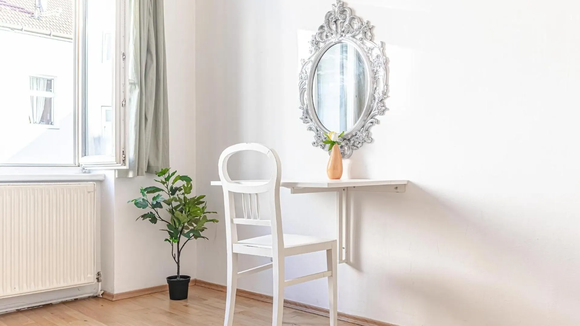 Central Elegance 2 Bedroom Apt At Vienna'S Vibrant Center 0*, Vienna Austria
